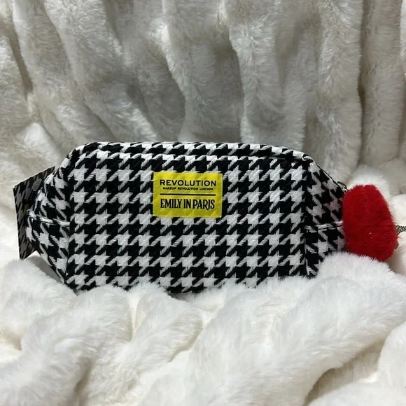 Revolution Emily in Paris City of Love Eyeshadow Palette & Bag Set - Picture 8 of 9